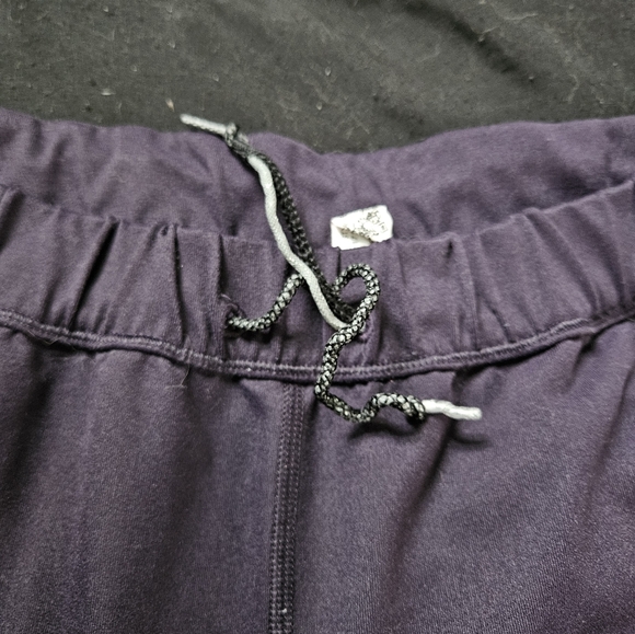 3 pairs of UA joggers - Picture 9 of 11